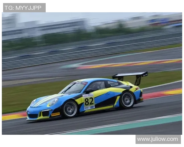 武汉羽毛球队整体压制现象解析及其对赛事格局的影响探讨 武汉羽毛球队整体压制现象解析及其对赛事格局的影响探讨