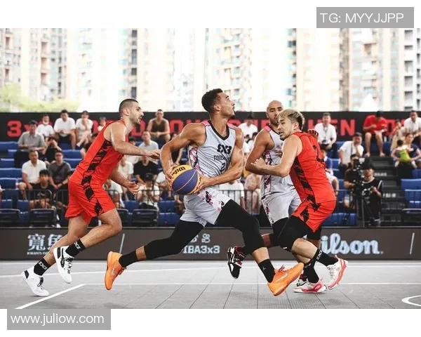 深圳篮球队在精英赛中的灵活性表现分析与战术探讨 深圳篮球队在精英赛中的灵活性表现分析与战术探讨