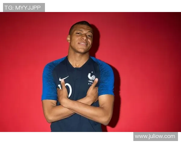 足球场上的风采各类足球明星发型大赏与时尚潮流解析 足球场上的风采各类足球明星发型大赏与时尚潮流解析