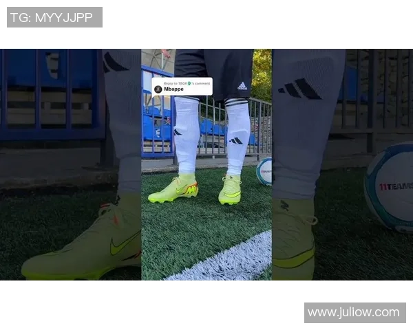 足球明星们的经典足球鞋展示与风格解析让你领略运动时尚的魅力 足球明星们的经典足球鞋展示与风格解析让你领略运动时尚的魅力