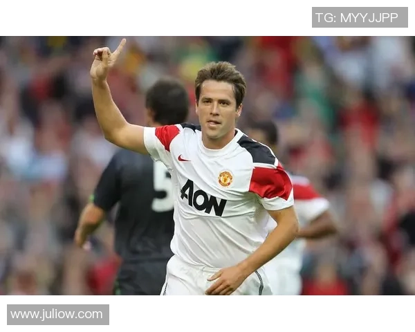 足球明星戴眼镜的独特魅力展现男人风采的时尚瞬间