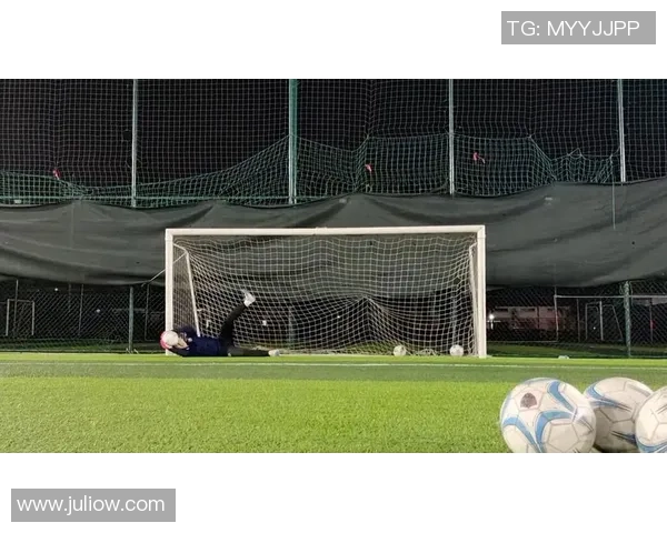 足球明星守门精彩瞬间集锦展现守门员的英勇与技巧 足球明星守门精彩瞬间集锦展现守门员的英勇与技巧