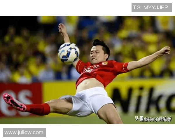 足球明星腹肌纹身大揭秘展现运动员独特魅力与个性风格的完美结合 足球明星腹肌纹身大揭秘展现运动员独特魅力与个性风格的完美结合