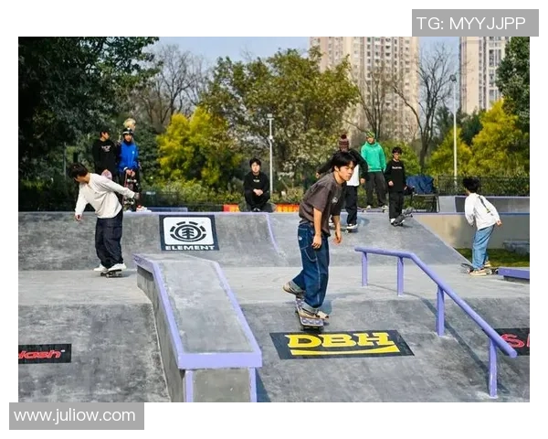 滑板巨献：探秘重庆滑板队的战术